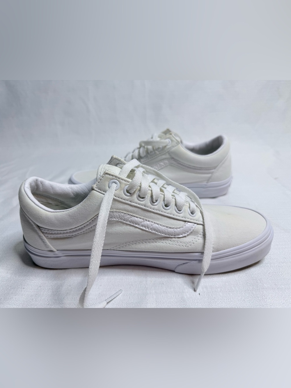 Vans Old Skool Shoe True White Lace Sneaker Unisex Shoe Size 8 (M) 9.5 (W)